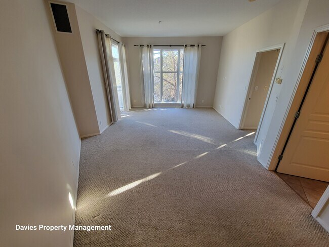 Photo - 4831-104A 104a St NW