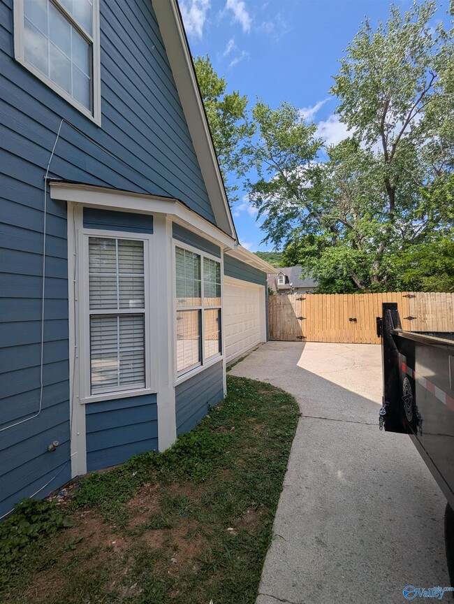 Photo - 2504 Weatherstone Rd SE
