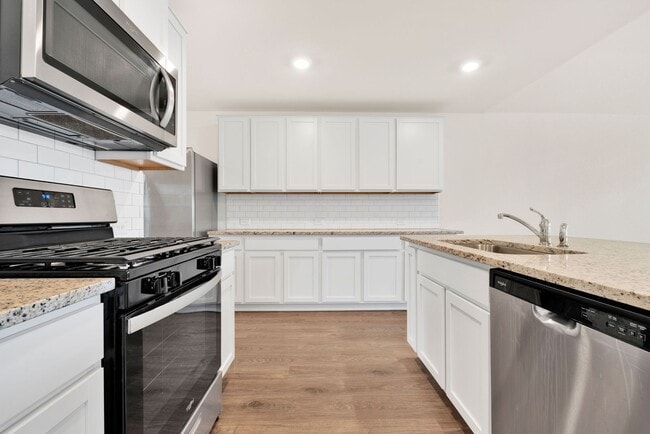 Photo - Spacious 5-Bedroom Beauty in Redbird Ranch –  with Community Perks!