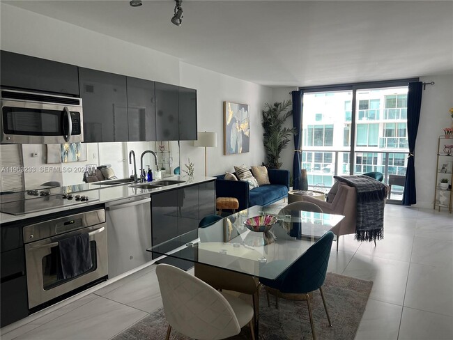 Photo - 31 SE 6th St Unit 1404