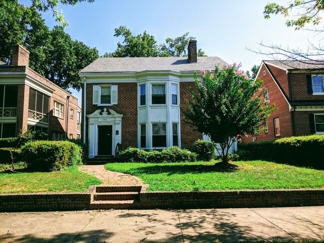 Building Photo - 4506 Monument Ave Unit Lower Flat