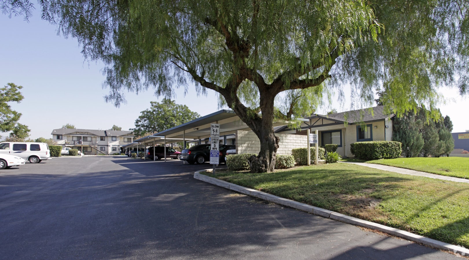 Photo - Holly Sierra Apartments