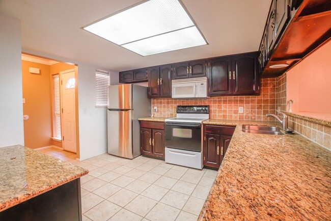 Building Photo - 5005 Georgi Ln Unit 37 Rental