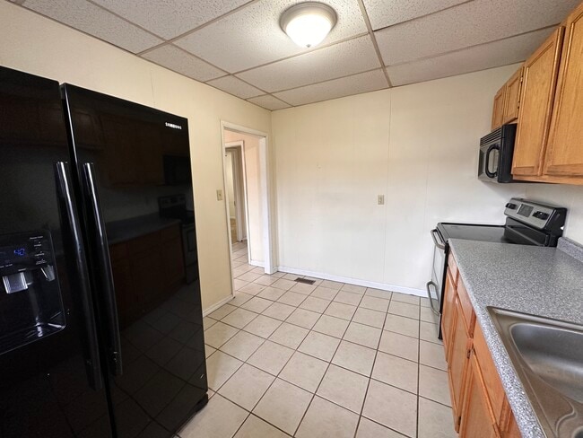 Kitchen (pic 2) - 1302 Sabraton Ave Unit 662