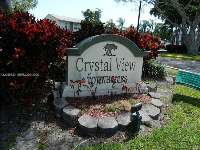 899 Crystal Lake Dr