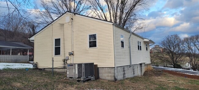Photo - 3 Bedroom / 1 Bath Ranch Home Rogersville TN