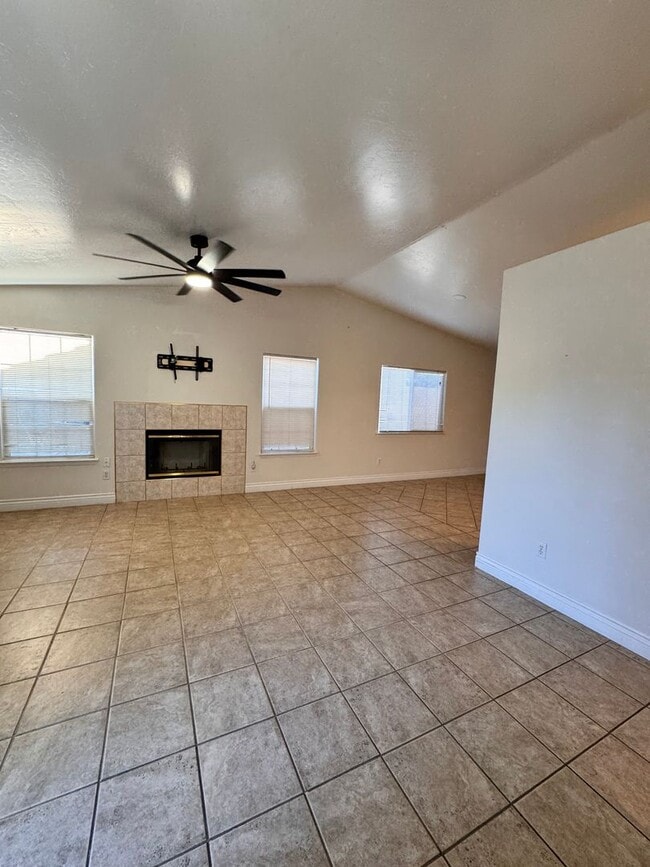 Photo - SW Home 3bed 2bath + office space $2300rent/deposit
