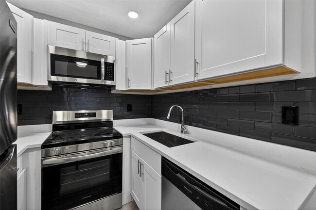 Photo - 500 E Broward Blvd