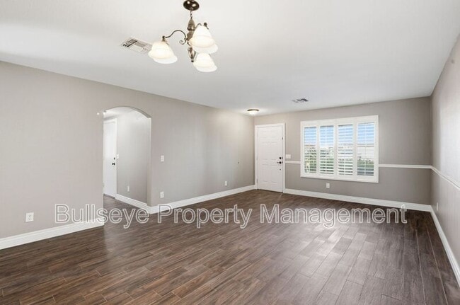 Photo - 665 E Maddison St