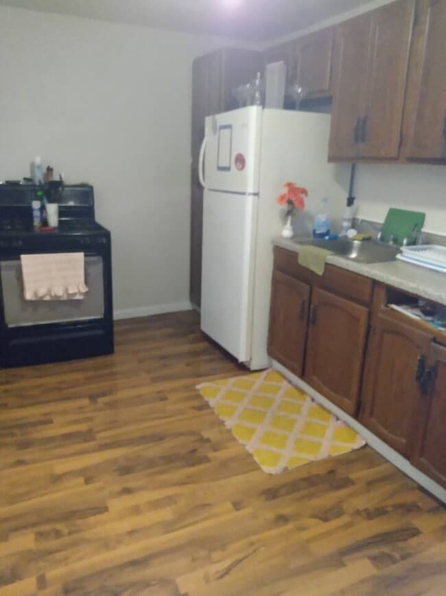 kitchen right side - 120 Whitney Pl Unit Front