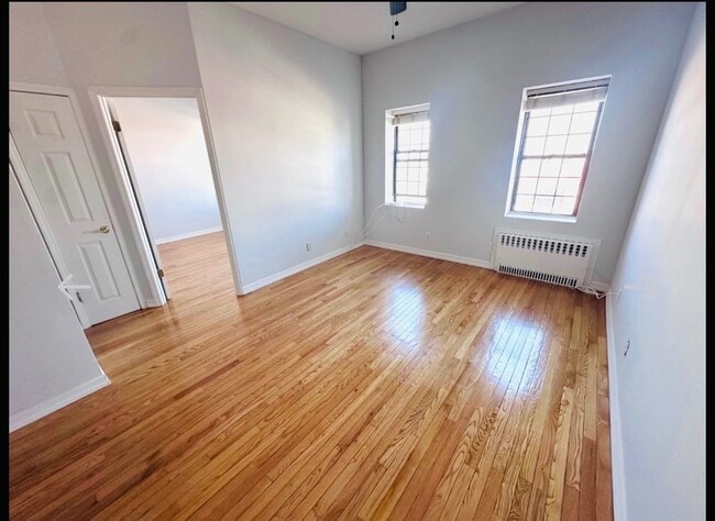 Building Photo - 890 W Beech St