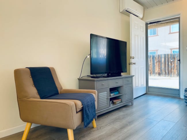 Photo - 530 2nd Pl Unidad B (Furnished)