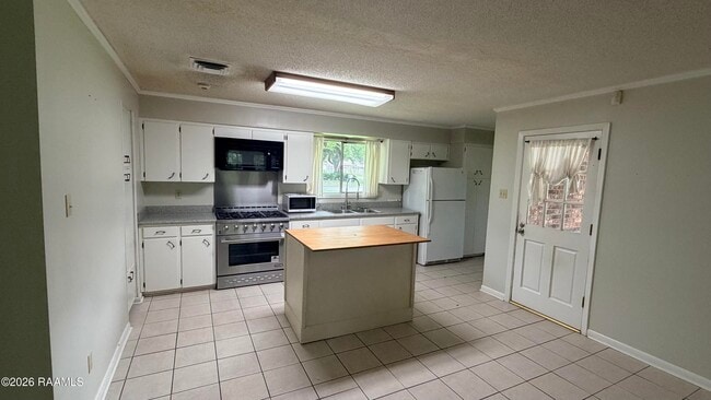 Photo - 301 Marie Antoinette St