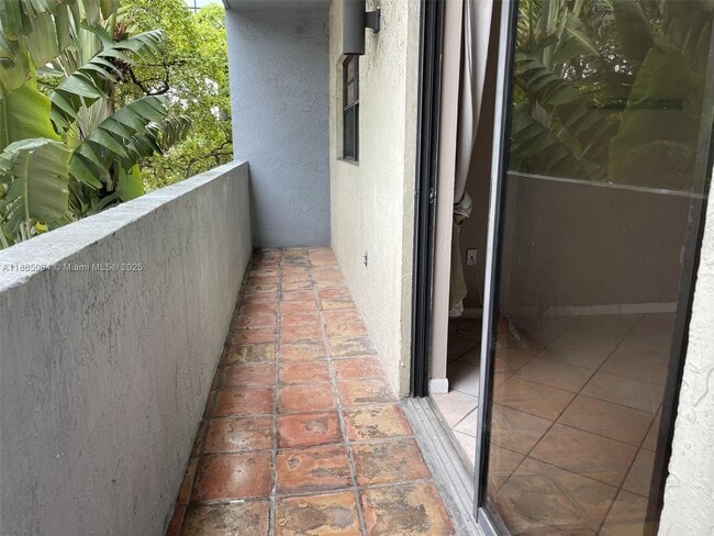 Building Photo - 1250 Lincoln Rd Unit 306