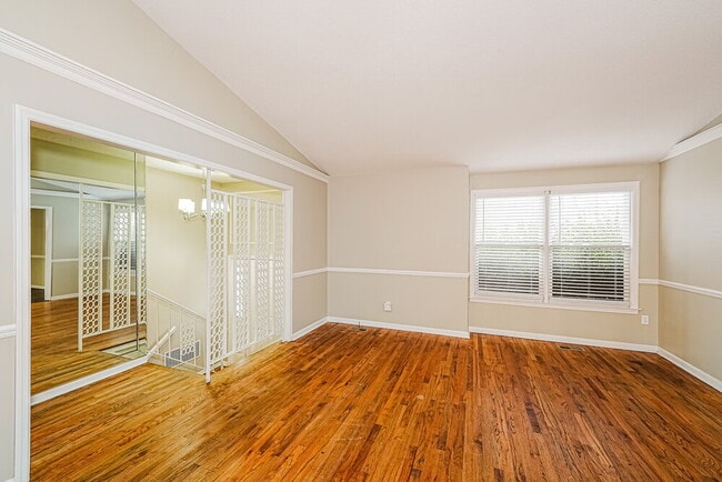 Photo - 800 Dunwoody Ln