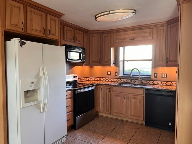 Photo - 2089 Pine Tree Dr Unit Apartment 50