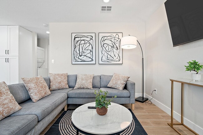 Photo - 1732 E Elwood St Unidad ID1244308P