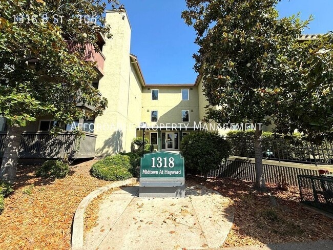 Building Photo - 1318 B St Unit 106 Rental