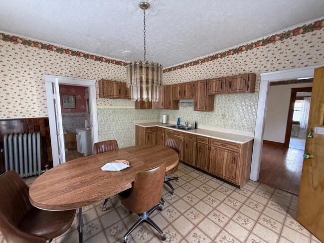 Photo - 1357 W 69th St