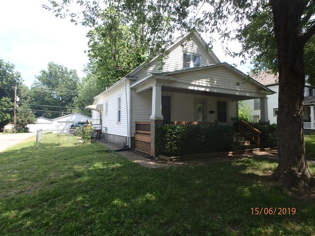 Building Photo - 400 SW Lindenwood Ave