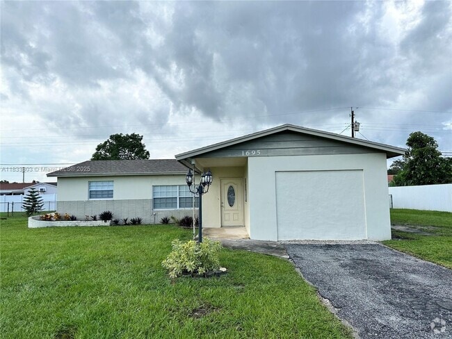 Building Photo - 1695 Julie Tonia Dr Rental
