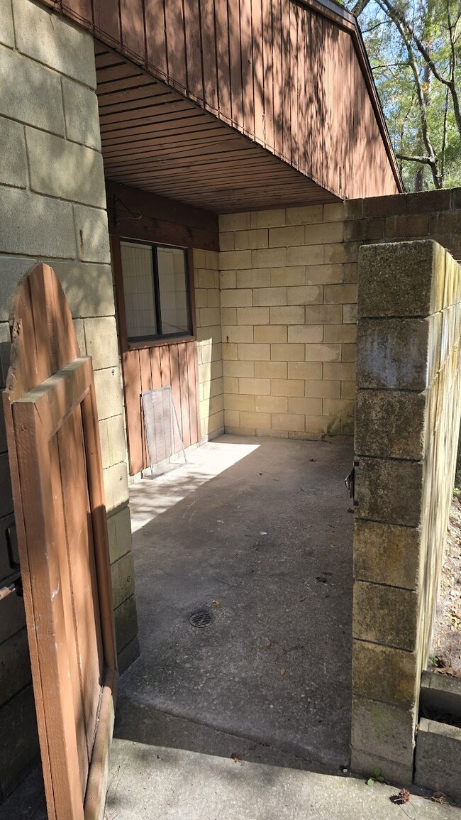 Gated Front Patio - 4226 SW 69th Ter Unit 4226 Apt B