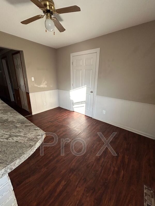 Photo - 1004 E 10th St