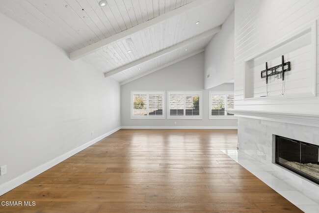 3235 W Sierra Dr