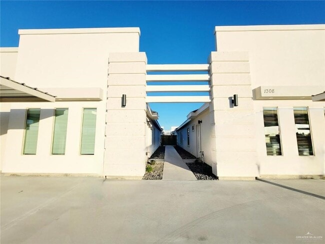 Building Photo - 1308 Vani Dr Unit 1 Rental