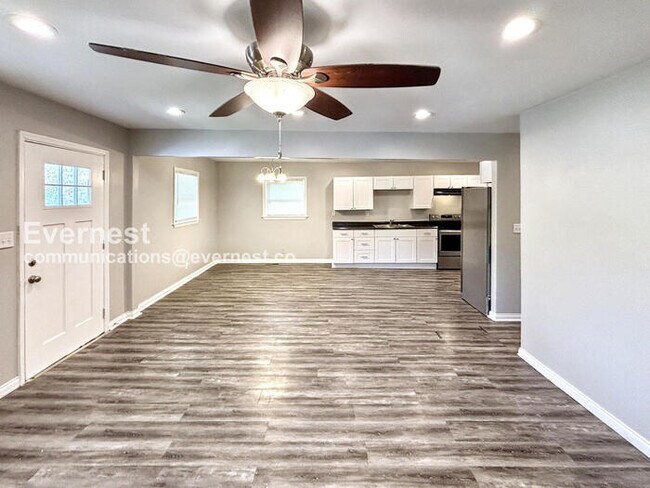 Photo - 4 Bed, 2 Bath Home with Modern Amenities / Pet-Friendly / Available Now!