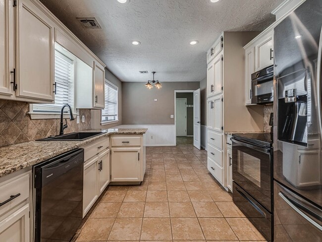 Photo - Beautiful 3 bedroom home in the heart of Coweta!