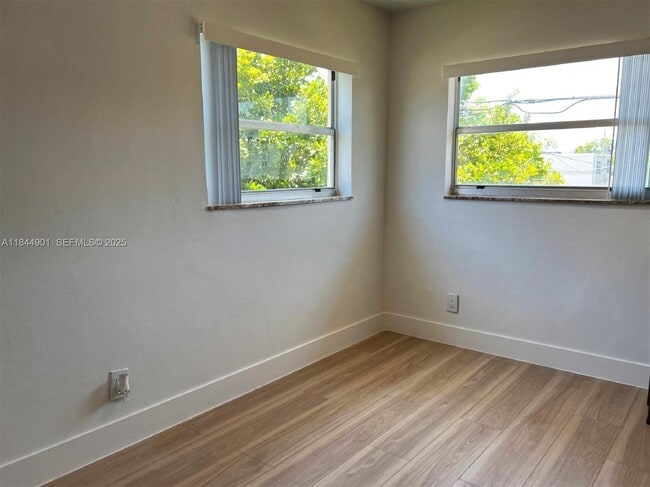 Photo - 270 NE 40th St Unit 27