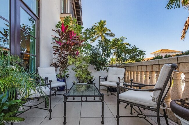 Building Photo - 780 5th Ave S Unit 3