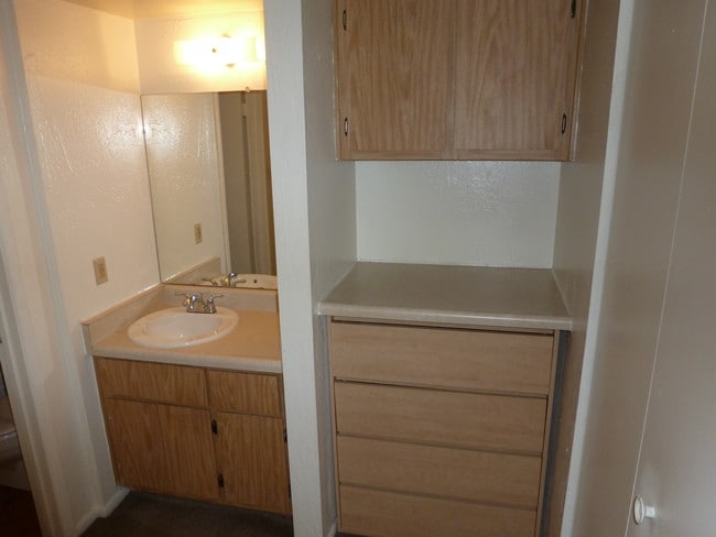 Estudio - University Square Apartments