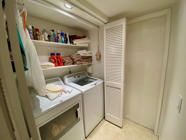 Photo - 124 Alicante Aisle