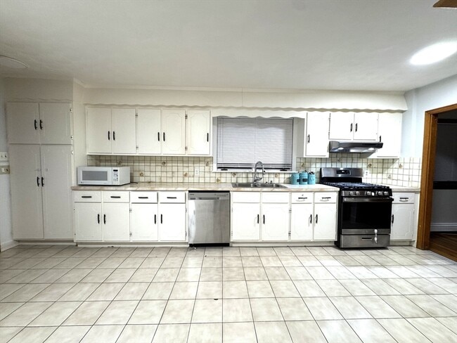 Building Photo - 41 Staples Ave Unit 1