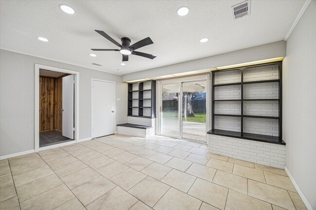 Photo - 1703 Raintree Dr