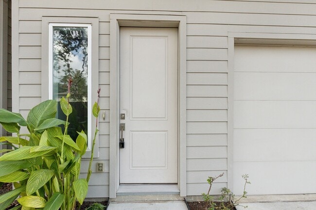 Photo - 843 W 23rd St