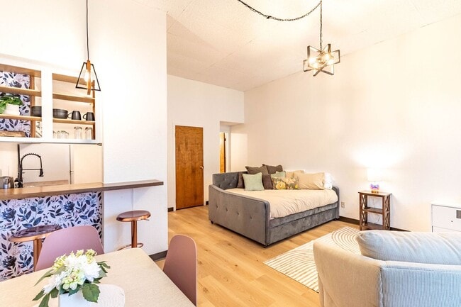 Photo - 106 E Broadway St Unit 2