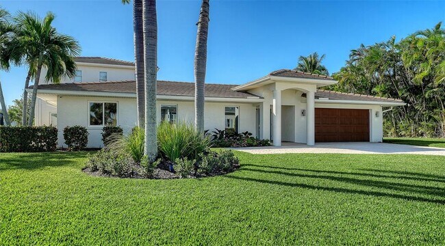 Photo - 690 Old Compass Rd