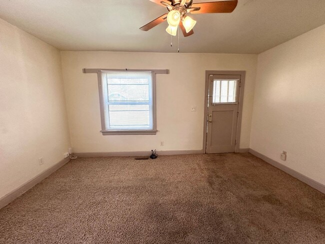 Photo - Cute House For Rent!