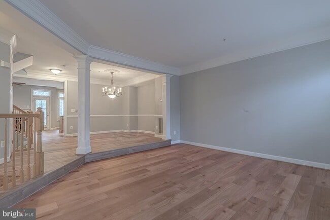 Photo - 4912 Waple Ln