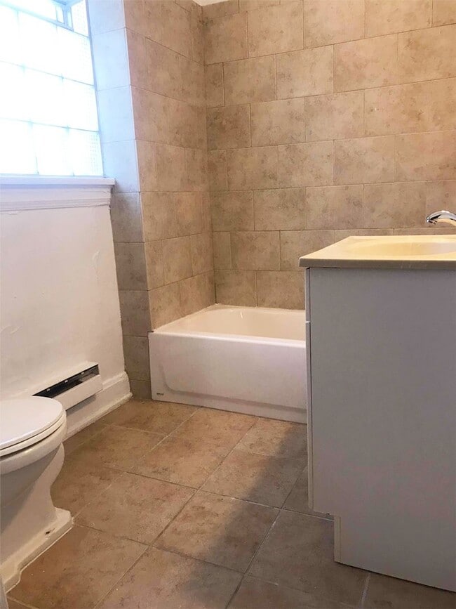 Photo - 415-419-423 Probasco Street Unidad 423-03