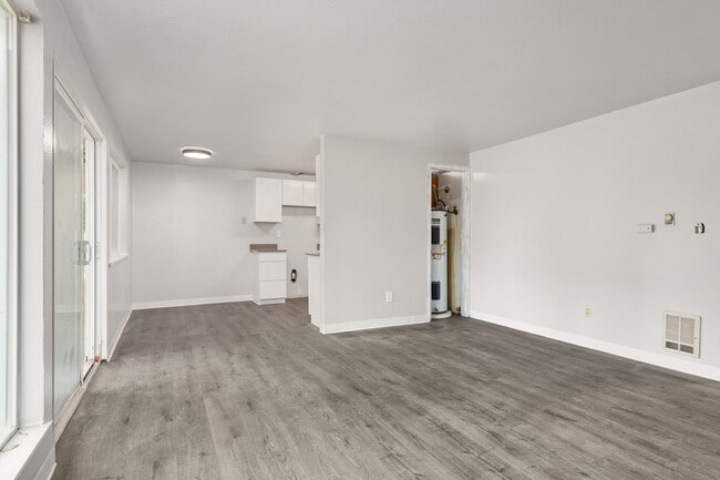 Photo - Bridgeport Square