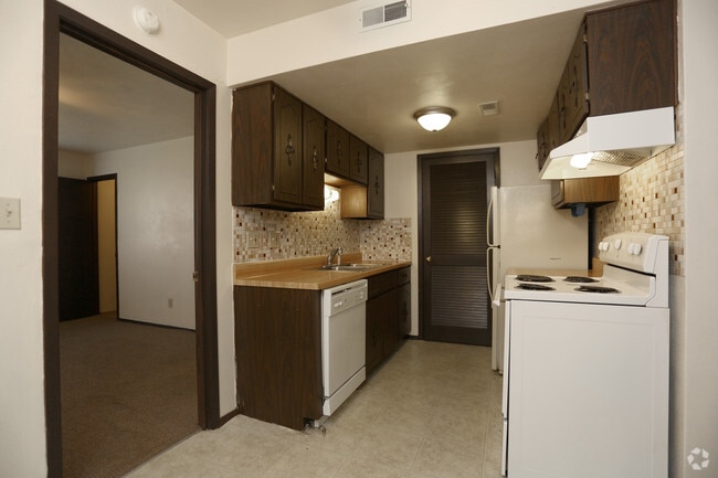 1BR, 1BA - 650 SF