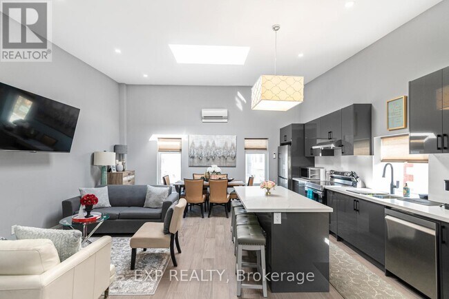 Photo - 5850 Ferry St