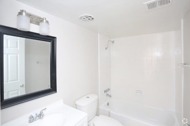 2BR, 1BA - Sunset - 880 SF - One @ Old Town Apartments