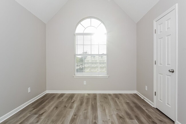 Photo - 936 Brisley Cir