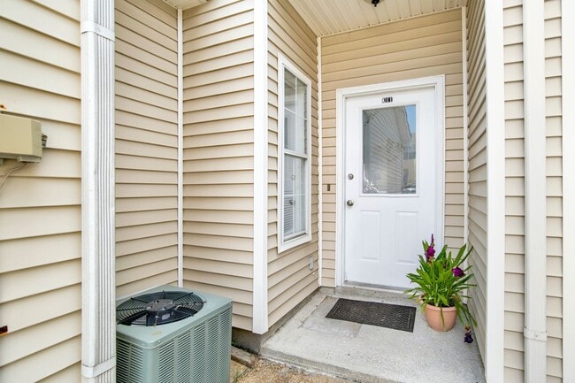 Photo - Spacious 2 Bed/2.5 Bath Townhome with 1 Ca...