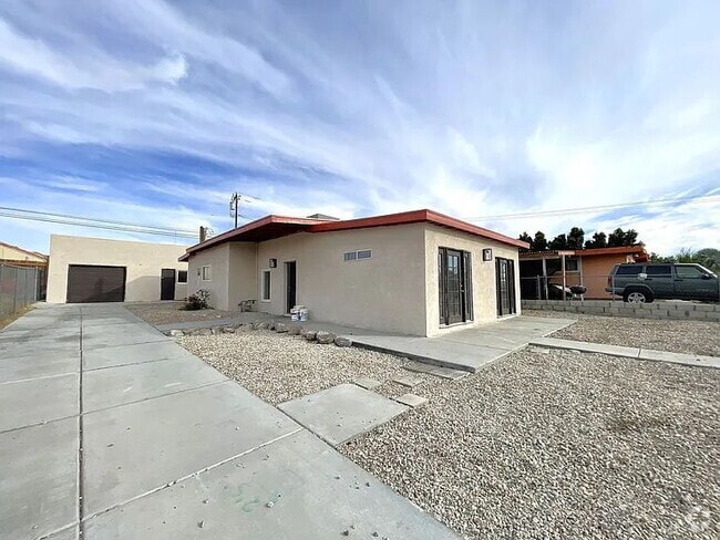 Building Photo - "Charming 3-Bed Oasis in Desert Hot Spring... Rental